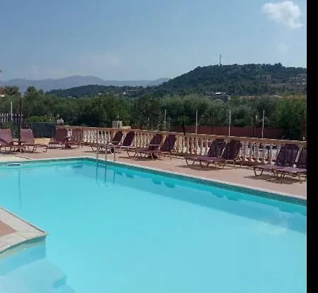 Ionian Lux Apts Couette-café Argostóli